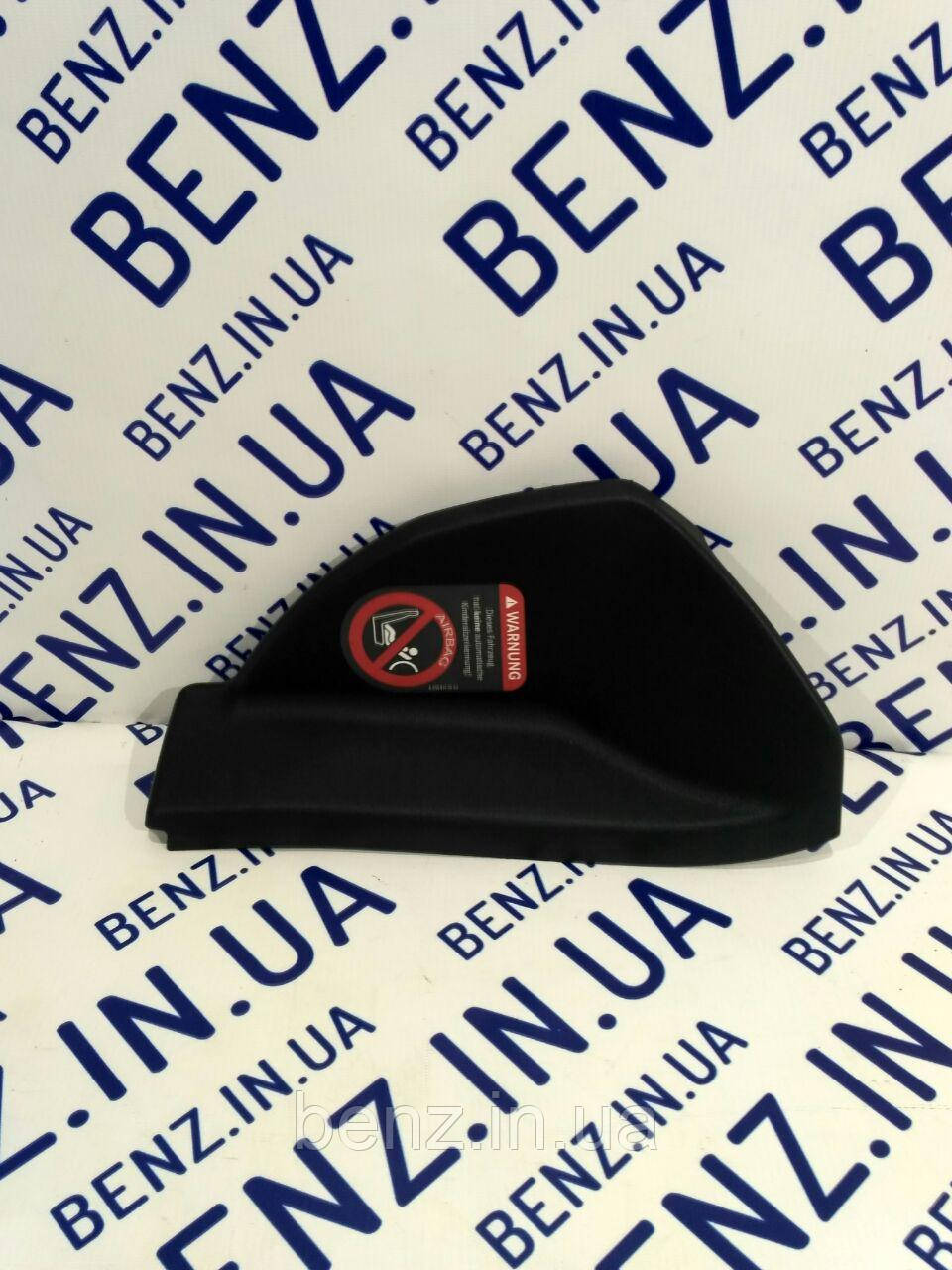 Накладка торпеди бічна праворуч Mercedes W212, S212 A2126800407