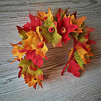 Осенний обруч - венок с цветными листьями из ткани и ягодами