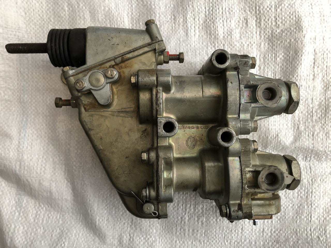 Кран гальмівний тракторів Т-150К,Т-150,Т-151,Т-156,Т-17221,Т-17021