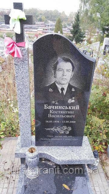 Пам'ятники з різних видів граніту