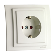 Розетка 1-а з заземлений., та захистом для дітей, Mono Electric, LARISSA (крем)