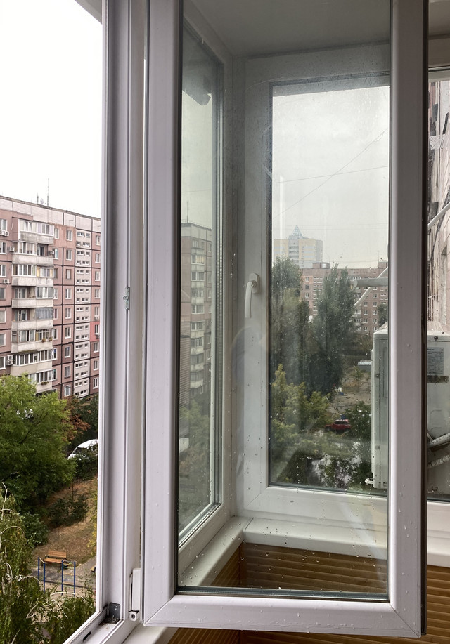 Ремонт і регулювання металопластикових вікон, дверей в Києві