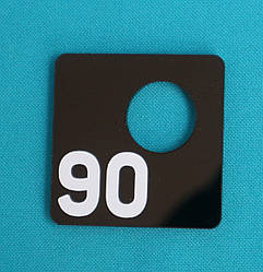 Квадратний номерок у гардероб, на ключі чорний