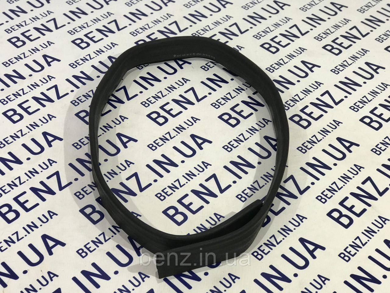 Ущільнювач капота задній Mercedes W212, S212 A2126280800
