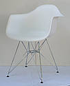 Белое кресло на хромированных ножках Leon Chrom ML для баров, кафе, ресторанов, стильных квартир, фото 3