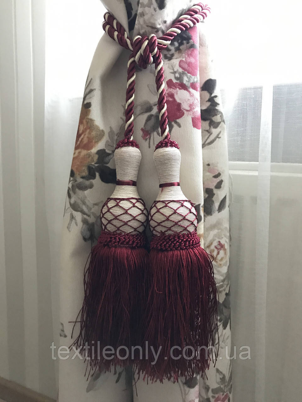 Пензлі підхоплювачі для штор червоні з білим 68 см