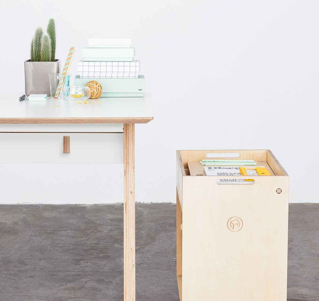 Стол из гибкой фанеры сейба