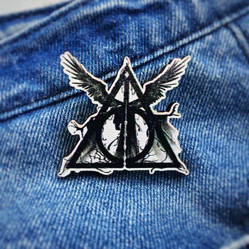 "Смертельні реліквії з крилами (Гаррі Поттер)" брошка дерев'яна з уф-друком