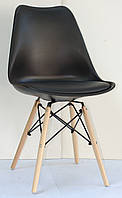 Черный стул с мягким сиденьем и деревянными ножками Milan-B, кухонный стул с цельнолитым сиденьем
