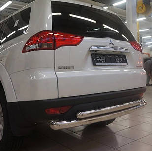 Захист заднього бампера на Mitsubishi Pajero Sport (2008-2015)