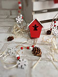 Новорічна дерев'яна підвіска "Домік-скворечник", довжина 35 см, 60/45 (ціна за 1 шт. + 15 гр.)с ангелом, фото 2