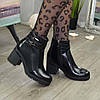 Черевики жіночі на стійкому каблуці, чорний сатин і лакова шкіра, фото 3