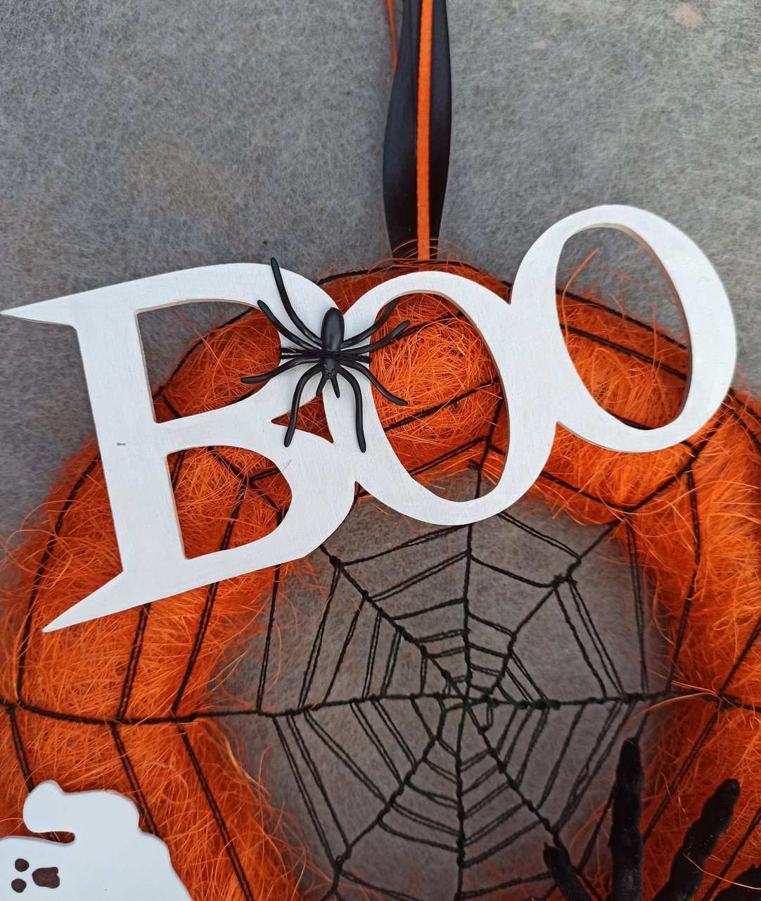 Декоративний вінок до Хеловіну (Хеллоуїну) з павуком, павутиною та привидами - фото 4 - id-p995325234