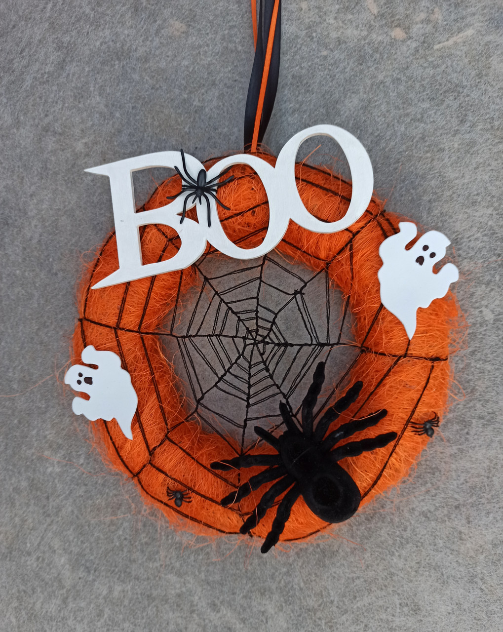 Декоративний вінок до Хеловіну (Хеллоуїну) з павуком, павутиною та привидами - фото 5 - id-p995325234