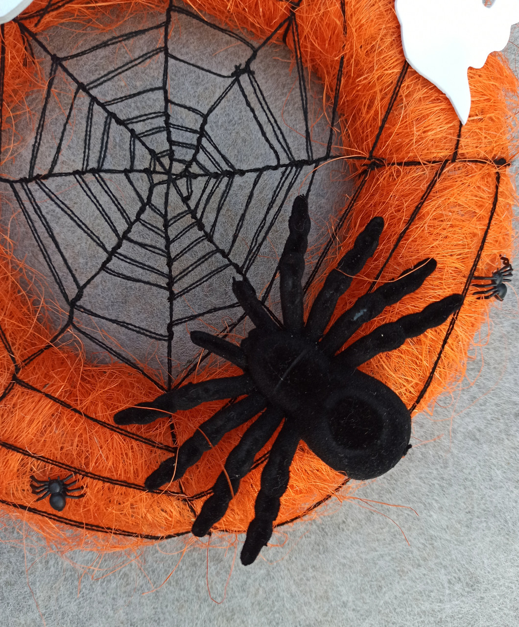Декоративний вінок до Хеловіну (Хеллоуїну) з павуком, павутиною та привидами - фото 8 - id-p995325234