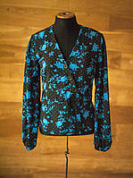 Черная блуза на запах с голубым цветочным принтом redherring, размер s