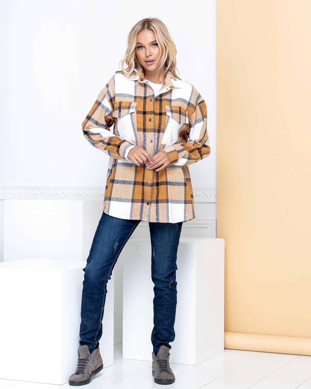 Сорочка в клітинку жовтогарячого кольору