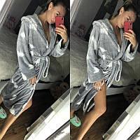 Теплий жіночий довгий халат нижче коліна з капюшоном