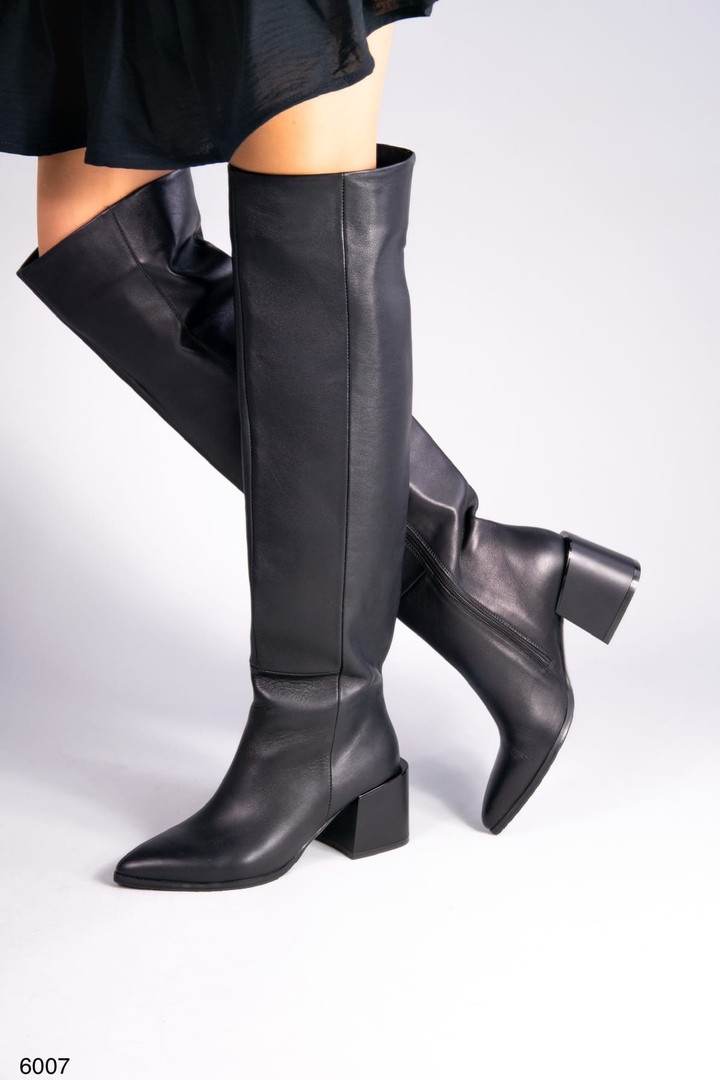 Чорні шкіряні ботфорти з гострим носком демісезонні, фото 1