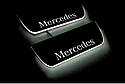 Накладки на пороги з підсвіткою для Mercedes-Benz ML W164 (2005-2011), фото 3