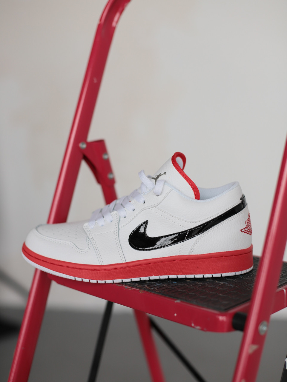 Кроссовки мужские белые Air Jordan Retro 1 Low (01682)