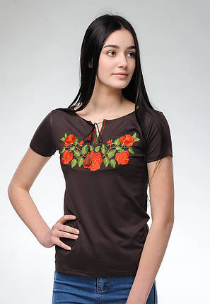 Коричнева жіноча вишита футболка на кожен день під джинси «Ніжність троянд», фото 2