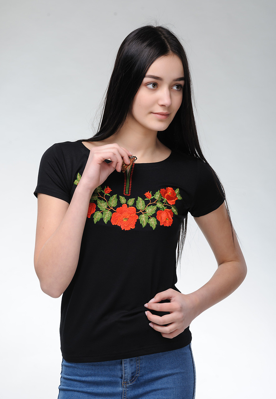 Жіноча вишита футболка у чорному кольорі із широкою горловиною «Ніжність троянд»