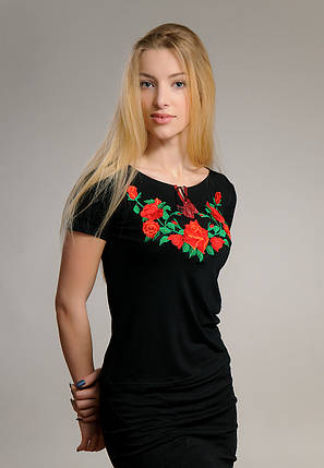 Вишита жіноча футболка на короткий рукав в українському стилі «Троянди на чорному» S, фото 2
