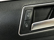 Кнопка центрального замка ПРАВИХ дверей Mercedes W212, W204, C207 A2049058502