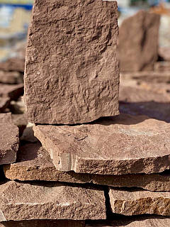 Піщаник червоний рваний 2-3 см камінь для облицювання цоколя, фасаду, паркану