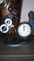 Вінтажний годинник, настільний годинник, ретро кварцовий годинник, залізний годинник (людина з гітарою)