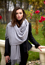 Теплий кашеміровий шарф палантин Саллі 180*65 см світло-сірий однотонний, фото 3