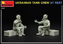 Український танк Т-64БВ з екіпажем українських танкістів на відпочинку., фото 4