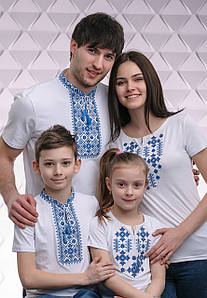Комплект вишитих футболок білого кольору із синьою вишивкою «Зоряне Сяйво»