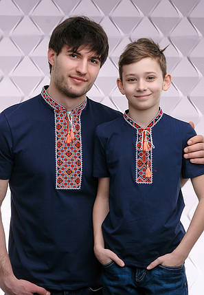 Комплект вишитих футболок для батька та сина «Козацька (червона вишивка)», фото 2