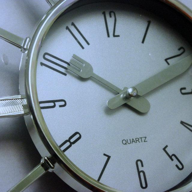 Часы кухонныe (38 см) "Ложки-вилки" Большие столовые приборы серебро [Пластик] Time - фото 2 - id-p1272329508