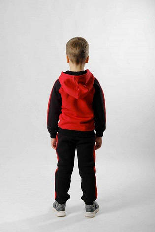 Костюм дитячий спортивний чорного кольору з червоними вставками і з капюшоном One-Point, фото 2