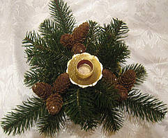 Підсвічник новорічний із хвої та шишок