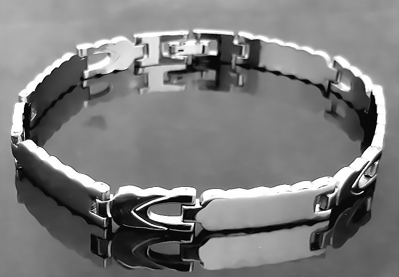 Браслет Аthena зі сталі. Родій. Довжина: 20,5 см. Ширина: 7 мм.