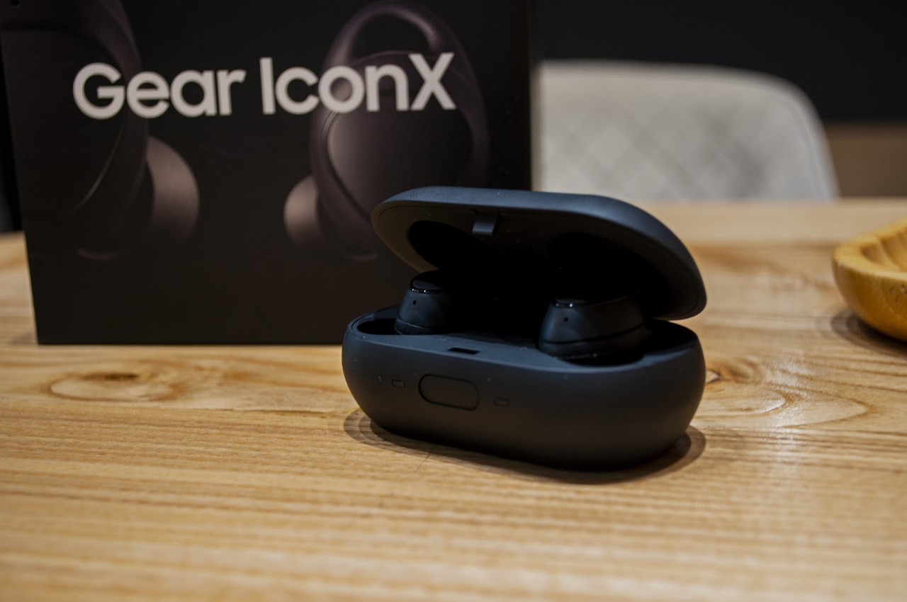 Беспроводные Bluetooth наушники Samsung Gear IconX Черный - фото 7 - id-p1273421611