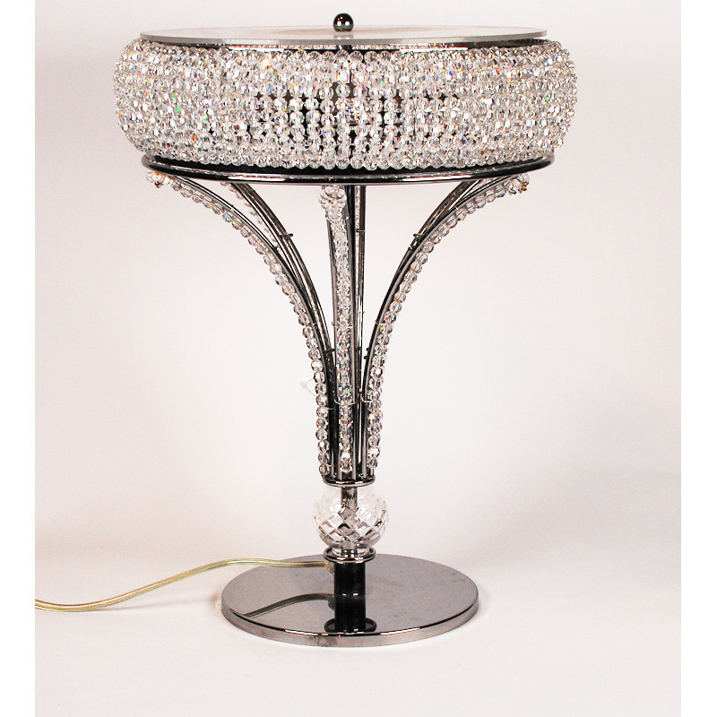 Настільна лампа металева зі скляним декором у сріблястому кольорі.