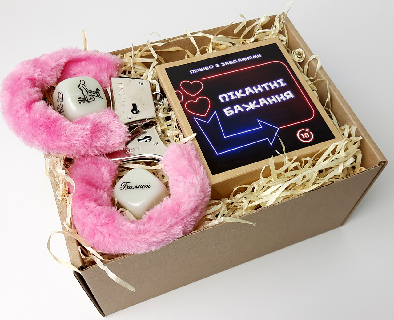 Набір-гра "Кайдани любові": печиво із завданнями для двох, гральні кістки з позами любові і наручники з хутром