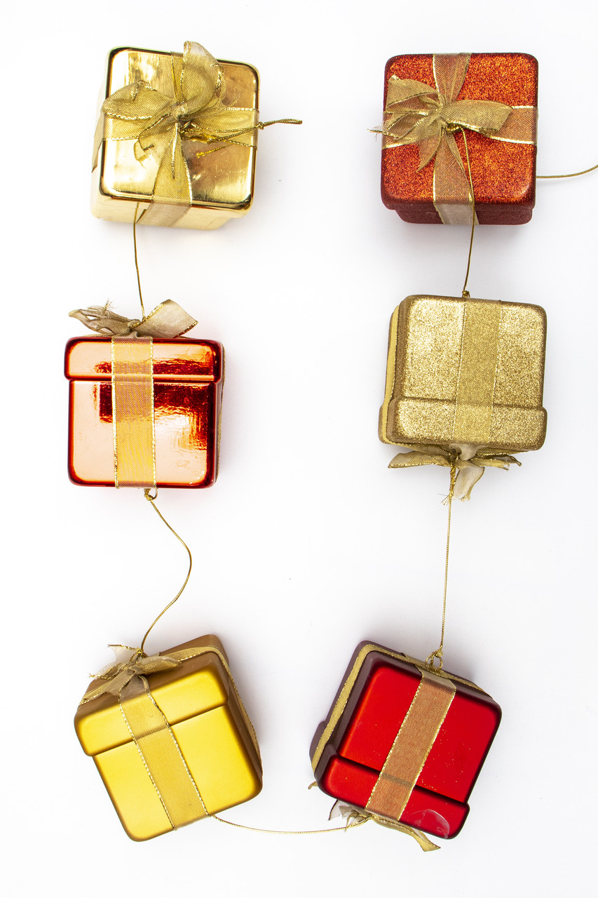 Новорічна прикраса - гірлянда з 6 подарунків 1,83 м, золотистий, червоний, пластик (110025-4)