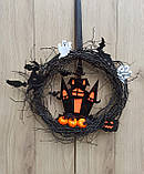 Чорний вінок до Хеловіну (Хеллоуїну) з замком відьми та привидами, фото 4