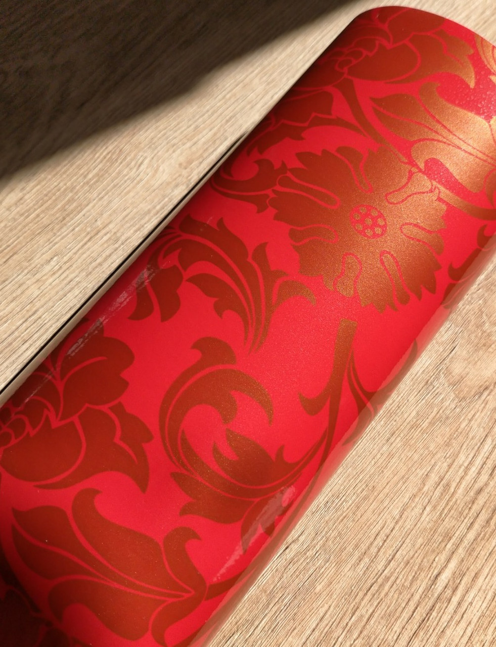 Самоклейка красная с рисунком золотые цветы HONGDA, 45 cм, Самоклеющаяся пленка в рулоне на метраж - фото 3 - id-p1199638610