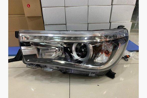 Передня оптика ОЕМ (2 шт.) Toyota Hilux 2015 ⁇ рр.
