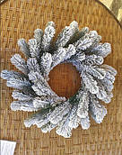 Новорічний хвойний штучний литий різдвяний вінок 50 см на двері, новорічні хвойні вінки