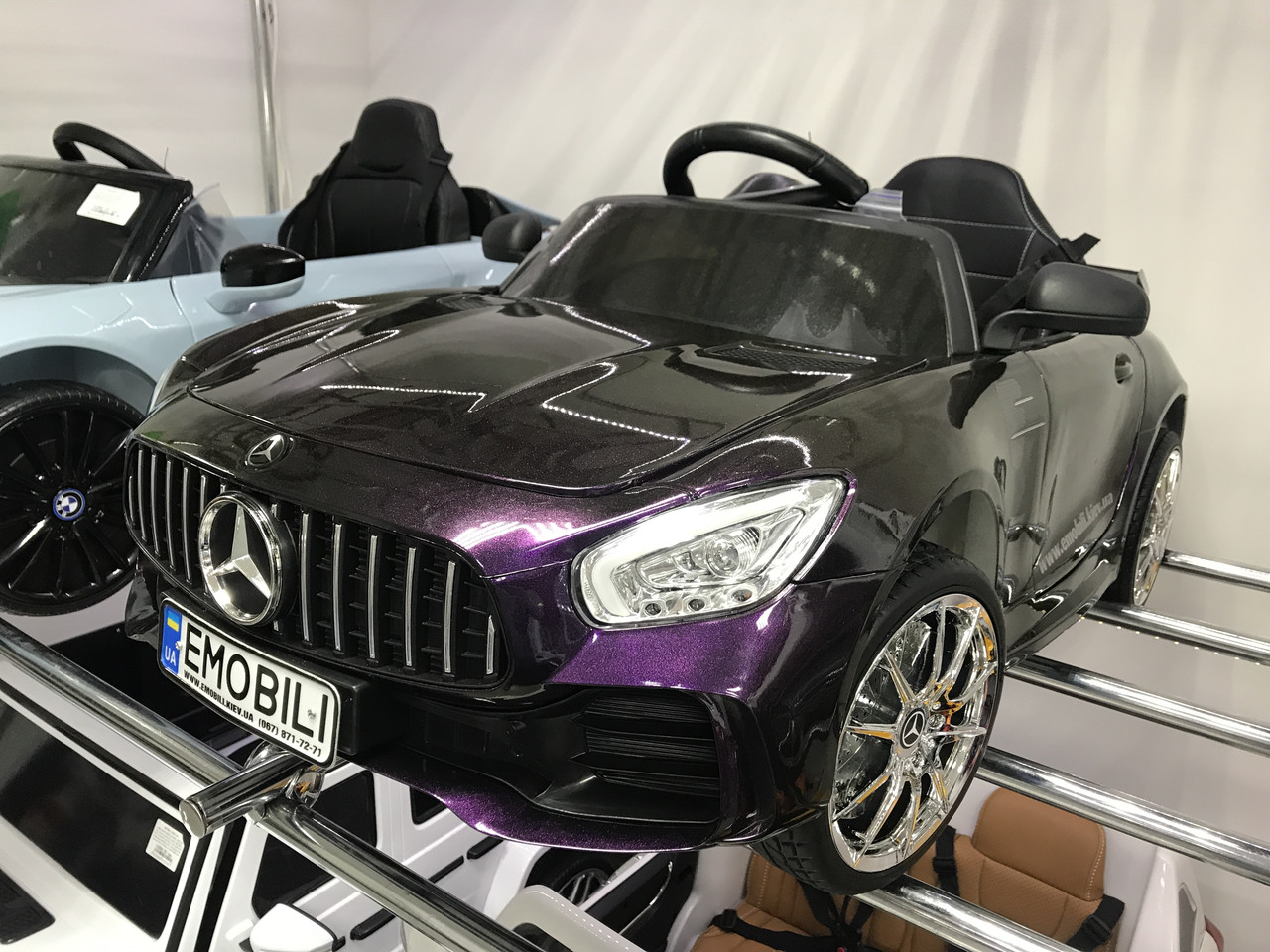 Дитячий електромобіль Mercedes-Benz AMG GT R, led-підсвітка днища, увімкнення фар окремо, колір пурпурний, фото 1