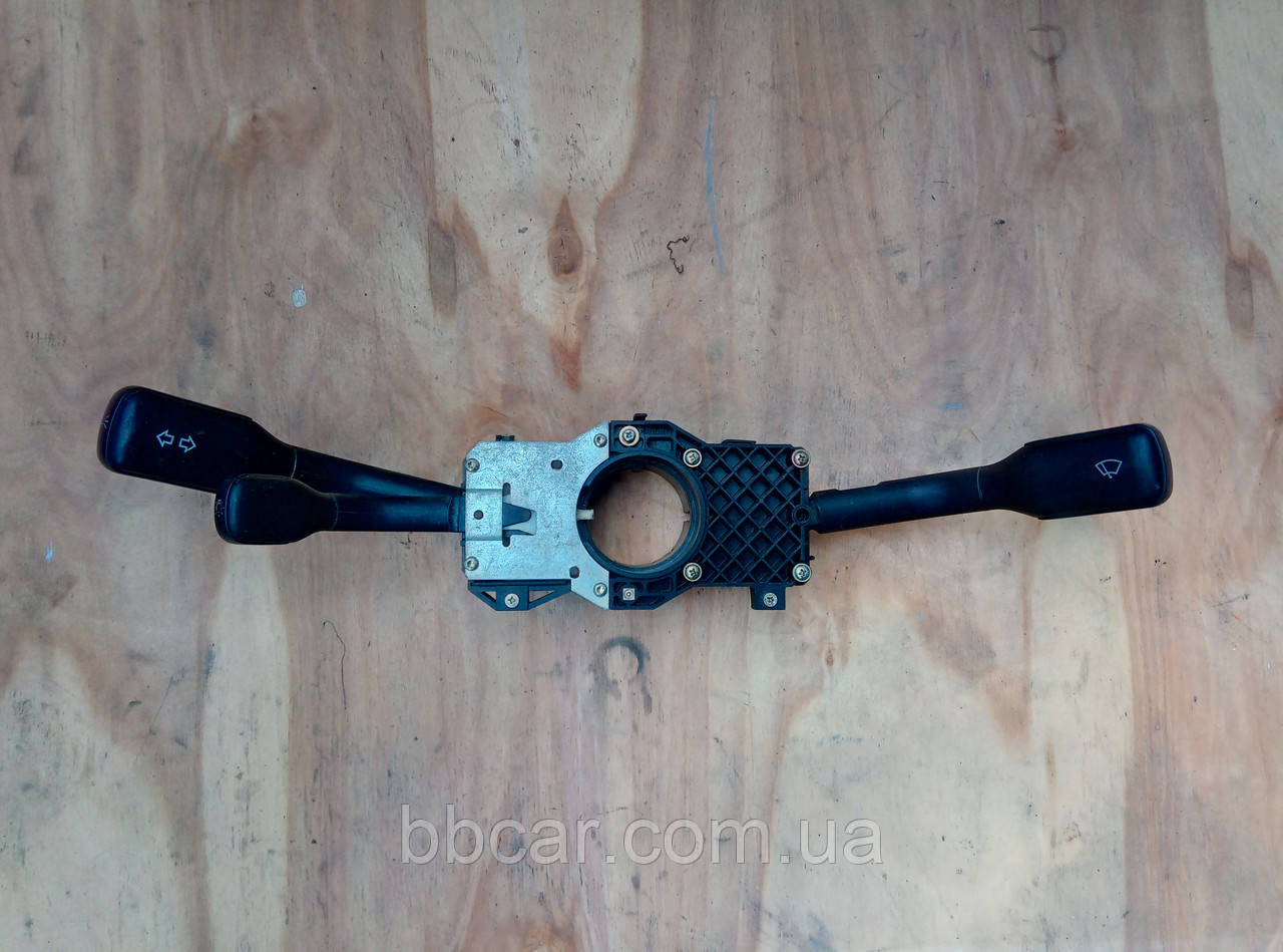 Переключатель поворотов и омывания стекол (гитара) Audi A-4 ( B5 ) 4D0 953 513