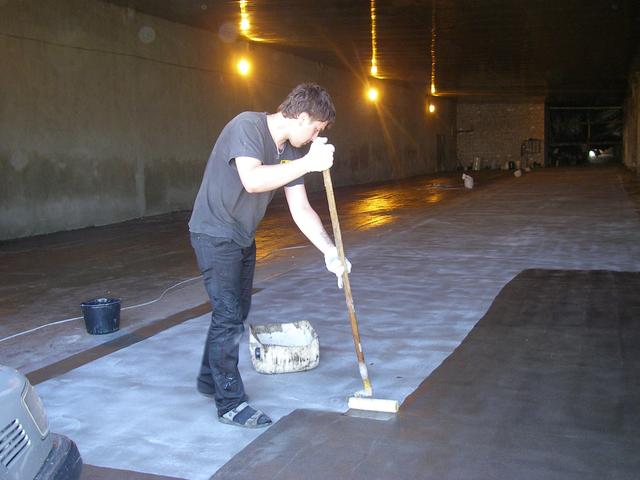 Пристрій кам'яно-килимового покриття товщиною 2,5-4 мм (эпоксикомпаунд + нефарбований кварцовий пісок фракції 0,4-0,8)